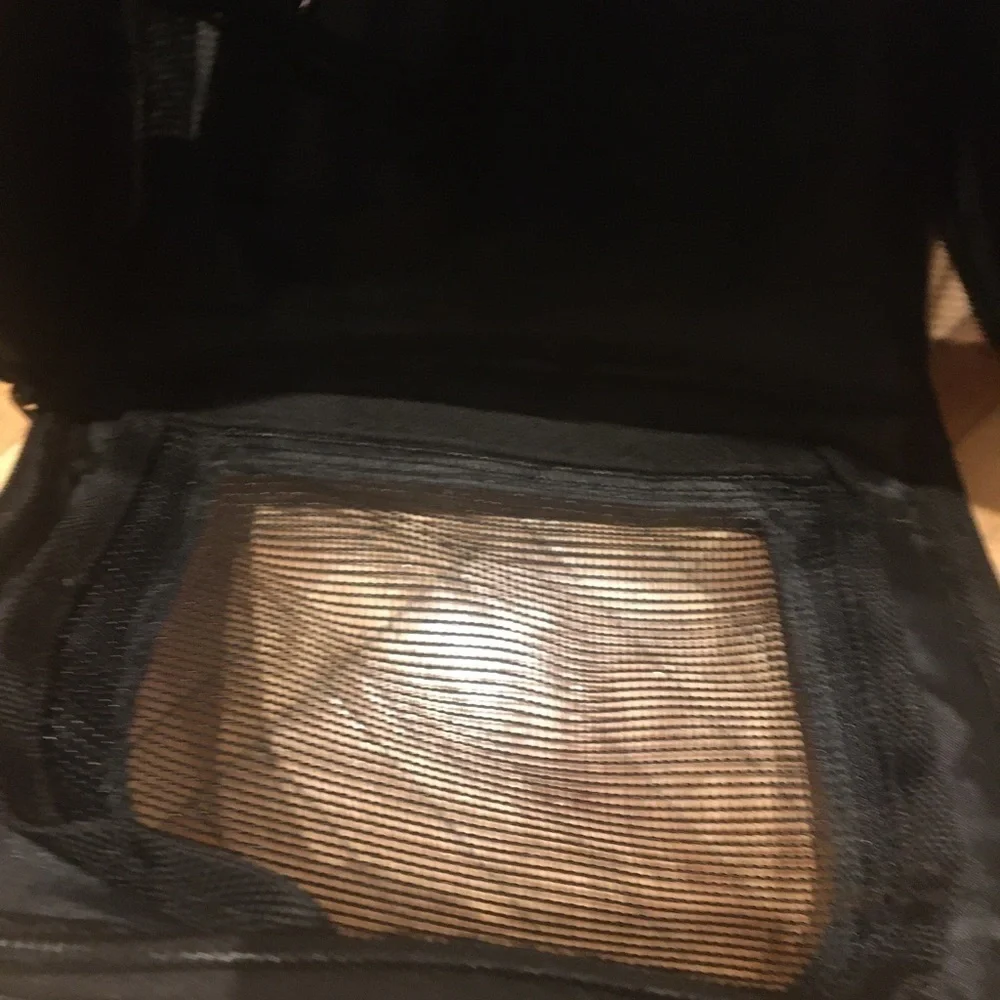 pet carrier like new​​​​​​​​​​​​